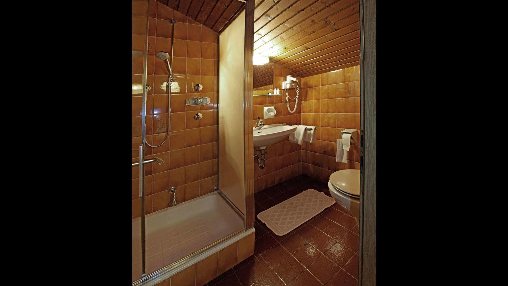 Hotel Trenker Брайес  Экстерьер фото